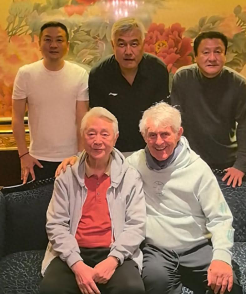 6686入口-世界杯一代北京相聚，米卢，金志扬满头白发，唯独他杨璞和不显老